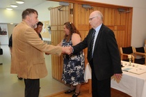 Kutsuvieraat saapuvat.