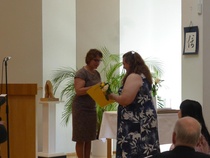 Liiton edustajana tilaisuudessa toimi Sirpa Pajunen. Hän Esitti Liiton tervehdyksen ja jakoi ansiomerkit.