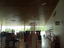 Kierroksen päätteeksi menimme ostoksille Fazerin tehtaanmyymälään. Jokainen sai myös Fazerin tuotekassin lähtiessään.